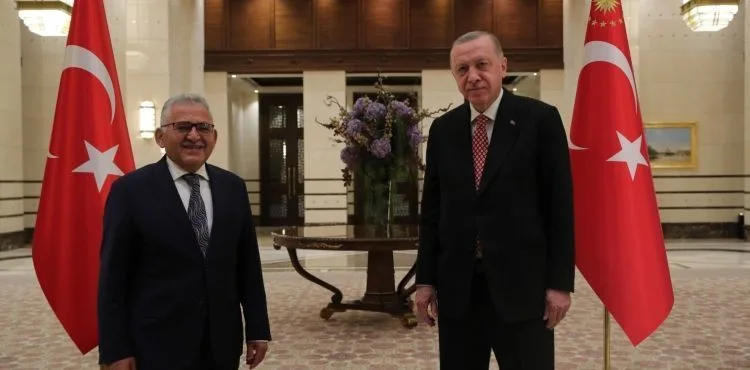 CUMHURBAŞKANI ERDOĞAN, BÜYÜKKILIÇ’IN DA OLDUĞU 40 BELEDİYE BAŞKANI İLE GÖRÜŞTÜ
