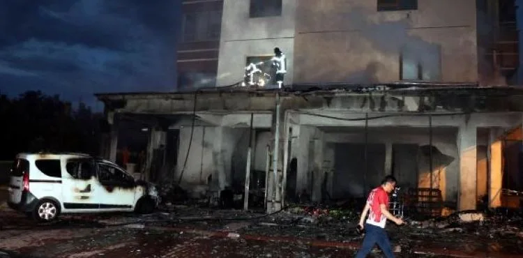 Kayseri'de kozmetik iş yerinde yangın: 2 yaralı