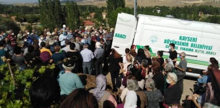 Üzerine tente devrilmesiyle ölen doktor, Kayseri’de toprağa verildi