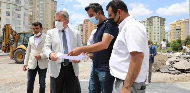 GÜVENLİ YOLLAR İÇİN YENİ KAVŞAKLAR YAPILIYOR