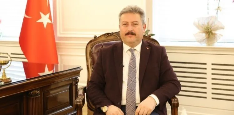 BAŞKAN PALANCIOĞLU, ÖĞRENCİ DERİN ŞAHİN’İ TEBRİK ETTİ