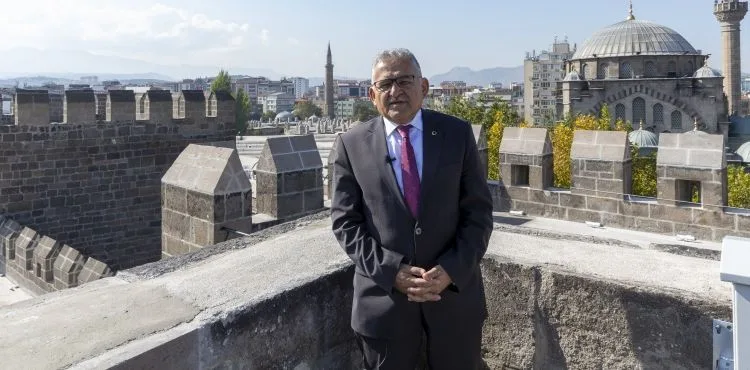 BAŞKAN BÜYÜKKILIÇ’TAN SANATA VE SANATÇIYA DESTEK