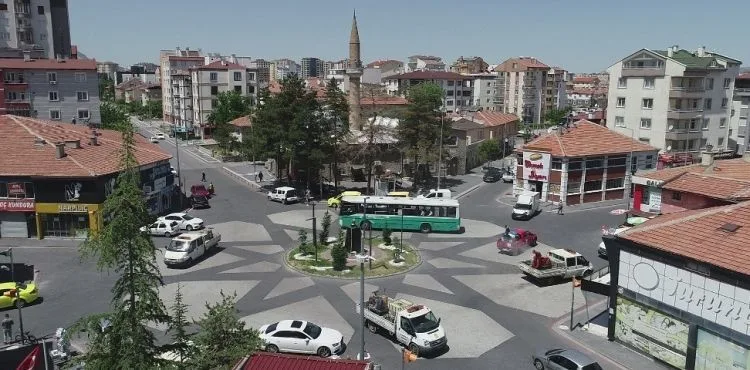 KOCASİNAN BELEDİYESİ, TÜM AÇIK ALANLARI İLAÇLIYOR