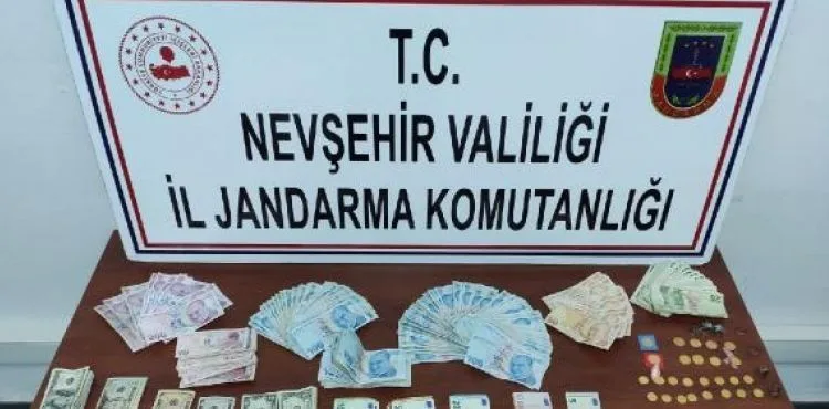 Kendilerini kamu görevlisi olarak tanıtıp dolandırdılar