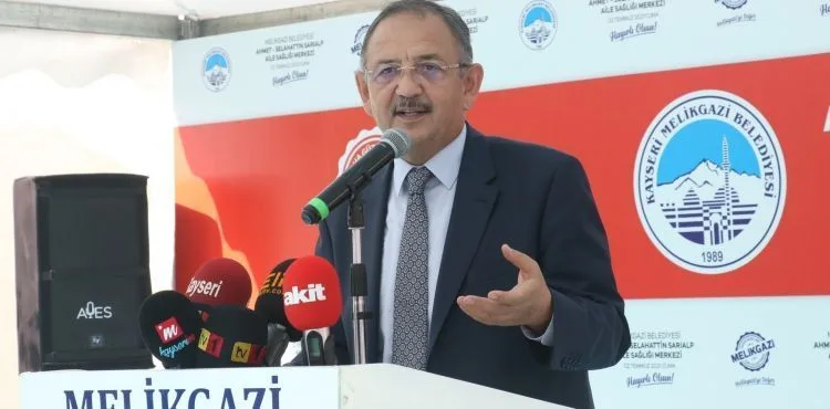 ÖZHASEKİ: "TÜM DÜNYA KARŞIMIZDA OLSA DA PROBLEMLERİMİZİ ÇÖZERİZ"