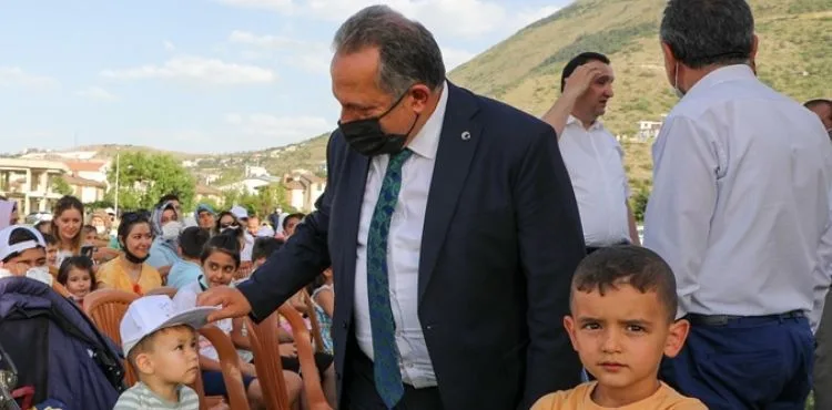 TALAS’TA AÇIK HAVADA ÇOCUK TİYATROSU DÜZENLENDİ