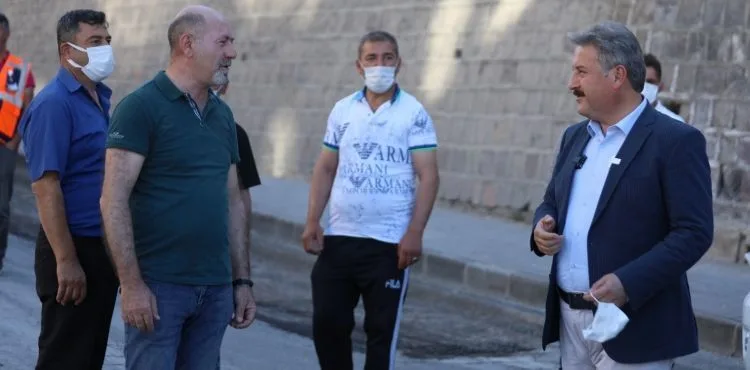 3 Mahalleye Bağlantı Sağlayan Ana Ulaşım Aksı Yenileniyor