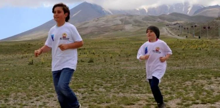 Kayseri'de yanlış maratona giren 2 kardeş 800 metre yerine 12 kilometre koştu