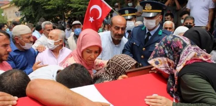 Şehit astsubay, gözyaşlarıyla son yolculuğuna uğurlandı