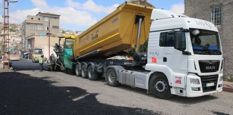 HİSARCIK CADDESİNDE ASFALT ÇALIŞMASI YAPILDI ÖZDOĞAN;”TÜM İŞLERİMİZ PLANLI ŞEKİLDE DEVAM EDİYOR”