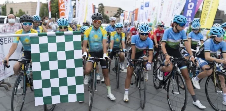 Kadın sporcular, 107 kilometre pedal çevirdi