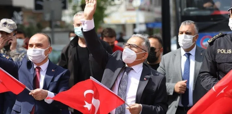BÜYÜKKILIÇ: “KAYSERİ DEMOKRASİ İÇİN O GECE AYAKTAYDI VE HALEN AYAKTA”