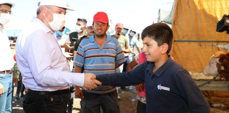 BAŞKAN PALANCIOĞLU, KURBAN PAZARINI GEZDİ, PAZARLIK YAPTI