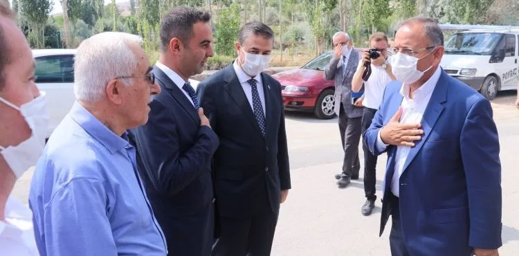 ÖZHASEKİ, PARTİLİLER VE VATANDAŞLARLA BAYRAMLAŞTI