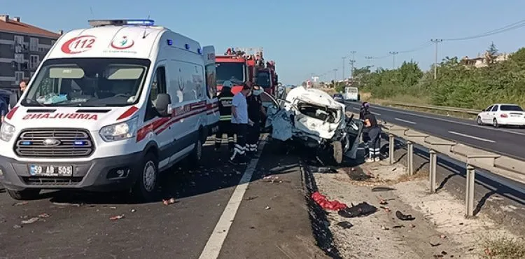 işçi servisi otomobile çarptı : 2 ölü, 4 yaralı