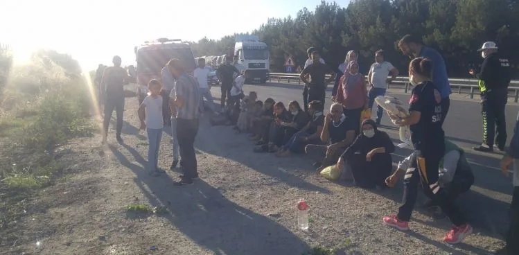 Uşak'ta yolcu otobüsü devrildi: 33 yaralı