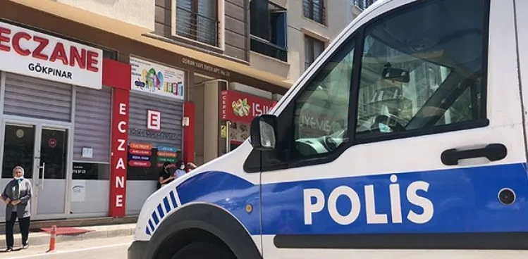 EŞİNİ VE KIZINI AV TÜFEĞİYLE ÖLDÜRÜP İNTİHAR ETTİ