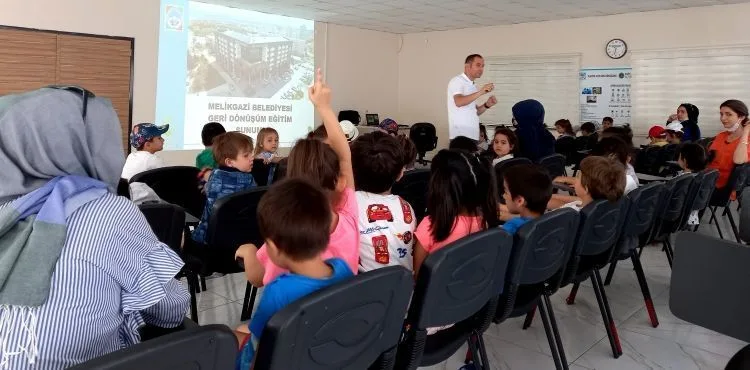 MELİKGAZİ’DEN ÖĞRENCİLERE GERİ DÖNÜŞÜM EĞİTİMİ