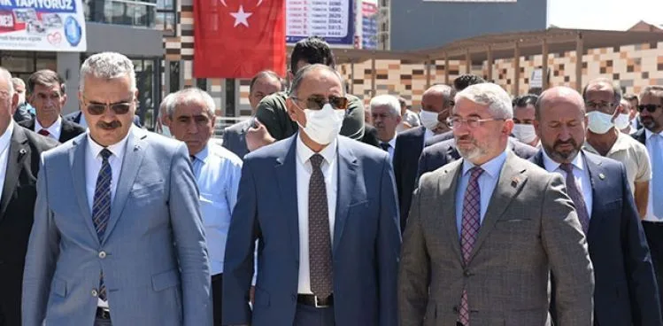ÖZHASEKİ: MÜLTECİ MESELESİNİ İNSANİ AÇIDAN DEĞERLENDİRMEK LAZIM