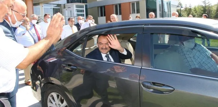 İl Milli Eğitim Müdürü Bilal Yılmaz ÇANDIROĞLU Çiçeklerle Uğurlandı.