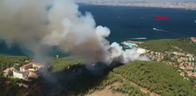 HEYBELİADA'DA ORMAN YANGINI KONTROL ALTINA ALINDI