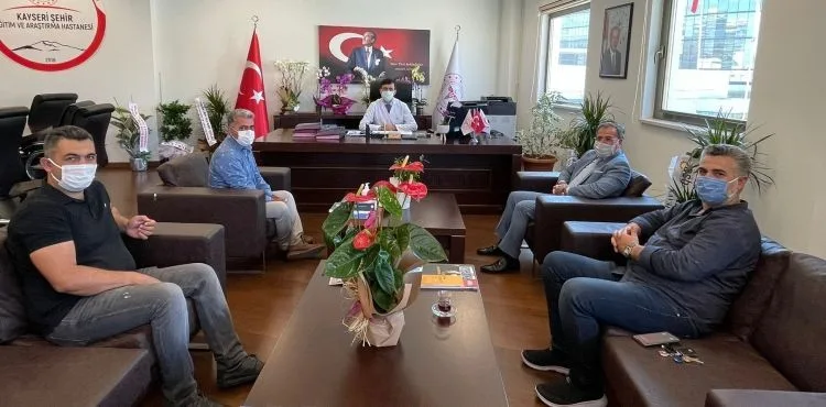 BAŞKAN ÖZDOĞAN’DAN ŞEHİR HASTANESİ BAŞHEKİMİ SİLAY’A HAYIRLI OLSUN ZİYARETİ