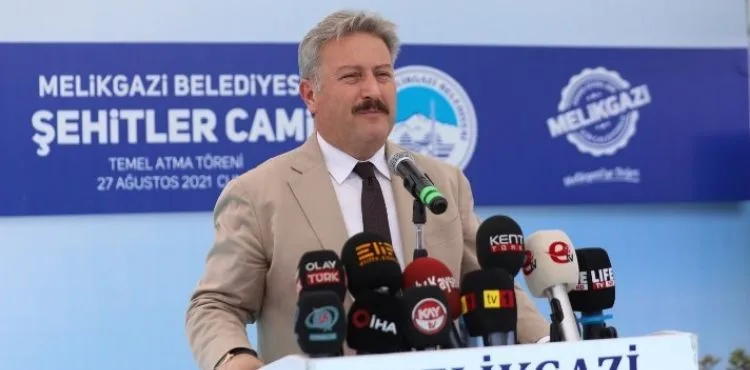 ŞEHİTLER CAMİ’NİN TEMELİ MELİKGAZİ’DE ATILDI