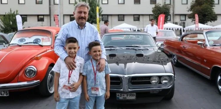 MELİKGAZİ'NİN KLASİK OTOMOBİL FESTİVALİ DOLU DİZGİN DEVAM EDİYOR