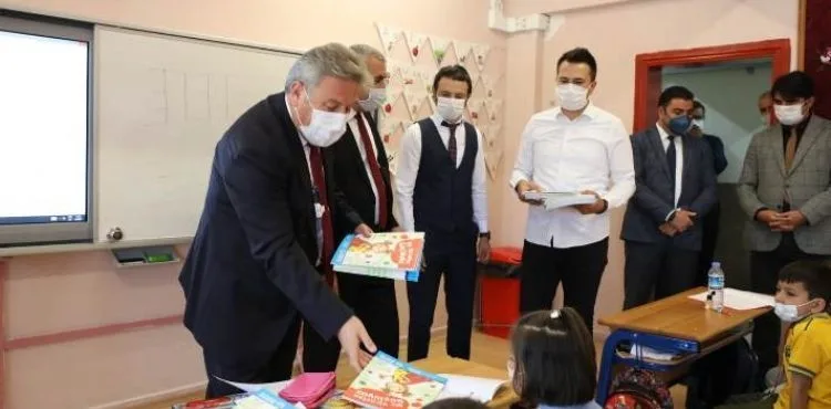 BAŞKAN PALANCIOĞLU, ÖĞRENCİLERİN HEYECANINA ORTAK OLDU