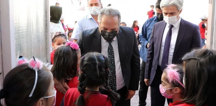 BAŞKAN YALÇIN’DAN ÖĞRENCİLERE GÜNLÜK HEDİYESİ