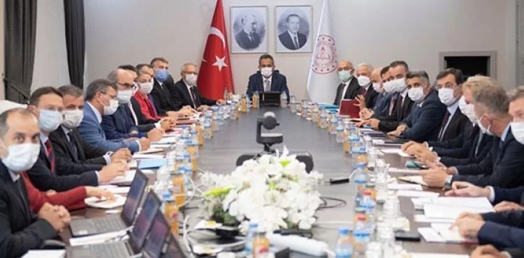 Bakan Özer, 81 ilin milli eğitim müdürü ile yüz yüze eğitimi değerlendirdi