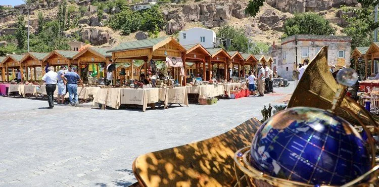 ANTİKA PAZARI’NDA BU HAFTA 'MEZAT' DA VAR