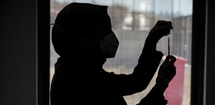 KORONAVİRÜSTE AŞI SAYISI 100 MİLYONU GEÇTİ