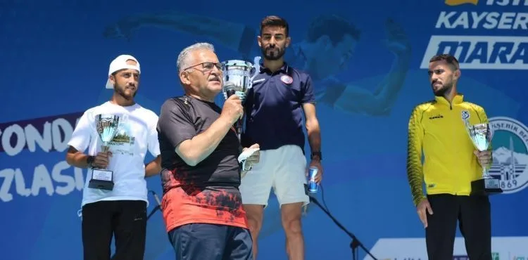 BAŞKAN BÜYÜKKILIÇ “YARI MARATON” İLE BİR İLKE DAHA İMZA ATTI