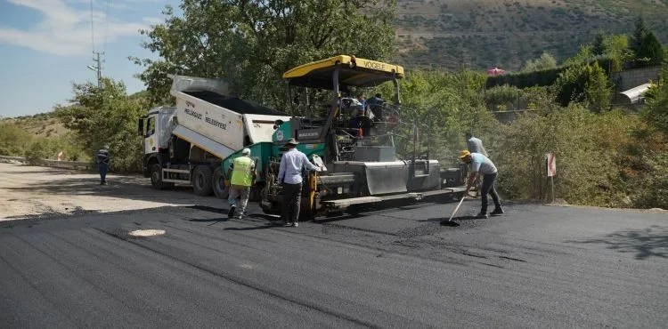 MELİKGAZİ’DE ASFALT ÇALIŞMALARI DEVAM EDİYOR
