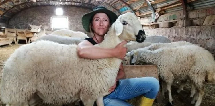 Besicilik yapan Arzu: Çoban bulmakta zorlanıyoruz