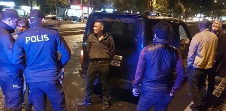 Polisin 'dur' ihtarına uymayan araçtakiler kaçamadı; 3 gözaltı