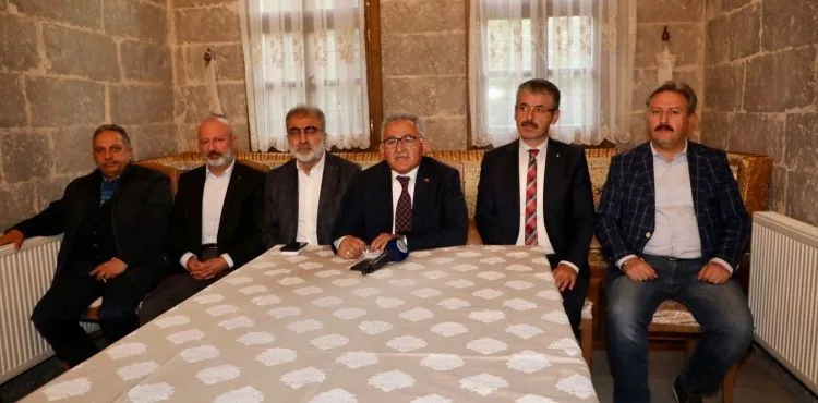 BÜYÜKKILIÇ'TAN İSTİŞARE TOPLANTISINDA “ÖĞRENCİ” DUYARLILIĞI