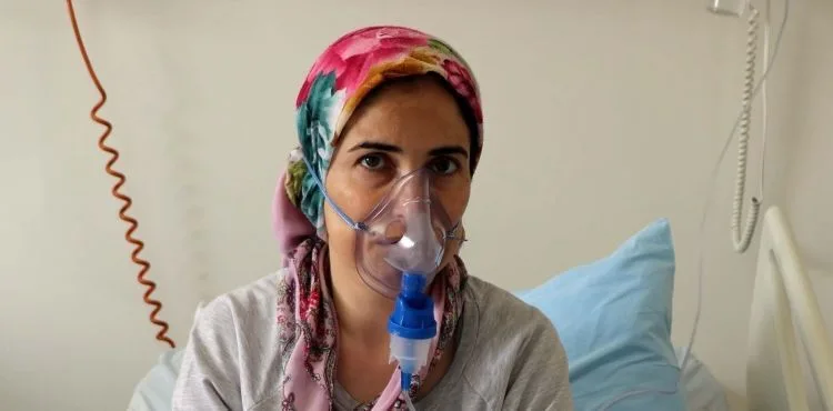 Koronavirüs tedavisi gören 3 çocuk annesi: Söylentilere inandık, yanlış yapmışız