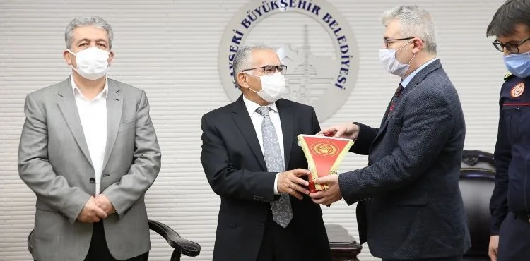 BÜYÜKKILIÇ: “İTFAİYEMİZİN TÜM EKİPLERİNİ BAĞRIMIZA BASIYOR, FEDAKÂR ÇALIŞMALARDAN DOLAYI TEBRİK VE TEŞEKKÜR EDİYORUM”