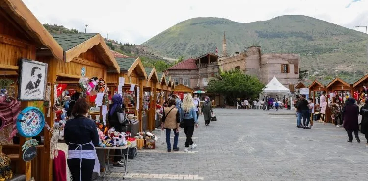 EKİM AYININ İLK MAHARETLİ ELLERİ BU PAZAR KURULUYOR