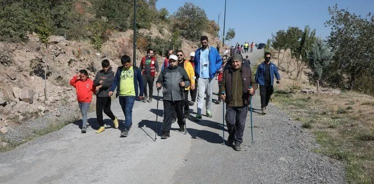 YÜRÜYÜŞ GÜNÜ’NDE ALİ DAĞI’NDA KEYİFLİ YÜRÜYÜŞ