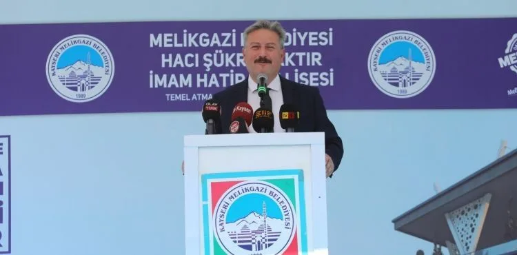 MELİKGAZİ İLÇENİN HER KÖŞESİNİ HİZMETLERLE DONATMAYA DEVAM EDİYOR