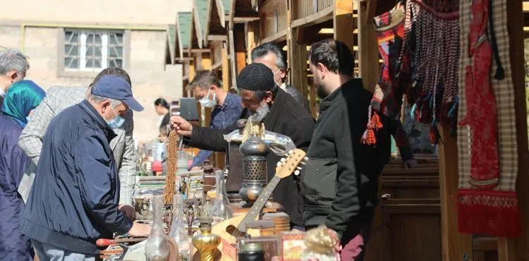TALAS ANTİKA PAZARI’NA MEZAT DAMGA VURDU