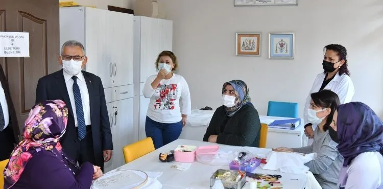 BAŞKAN BÜYÜKKILIÇ’TAN SANAT VE MESLEKİ EĞİTİM KURSLARI’NA ZİYARET