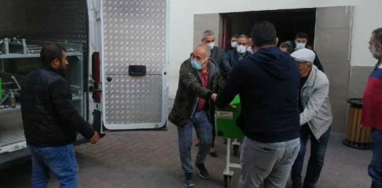 Kayseri'de yarış atlarını taşıyan kamyonet devrildi: 2 ölü, 1 yaralı