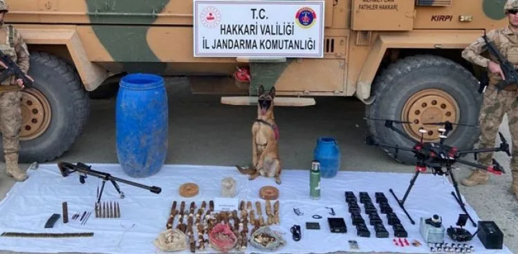 PYD/YPG'YE VERİLEN TIR DOLUSU SİLAHLARIN BAZILARI HAKKARİ KIRSALINDA ELE GEÇİRİLDİ