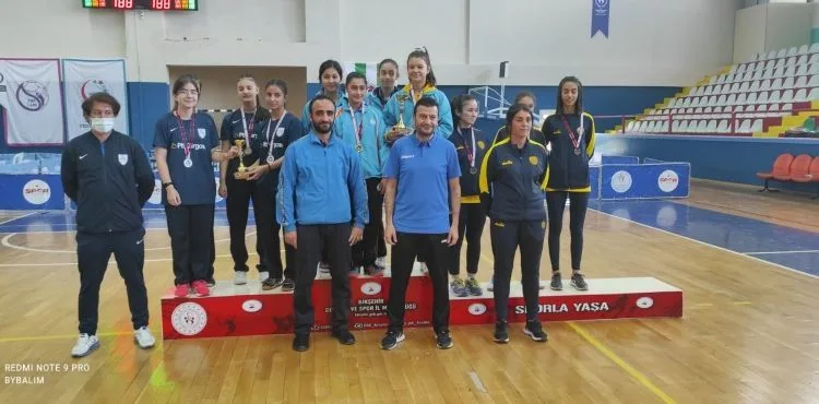 KOCASİNAN’IN MASA TENİSİ TAKIMLARI, YİNE TURNUVAYA DAMGA VURDU