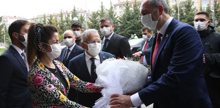 ADALET BAKANI GÜL, BÜYÜKŞEHİR’İ ZİYARET ETTİ, BÜYÜKKILIÇ’TAN ÖVGÜYLE BAHSETTİ