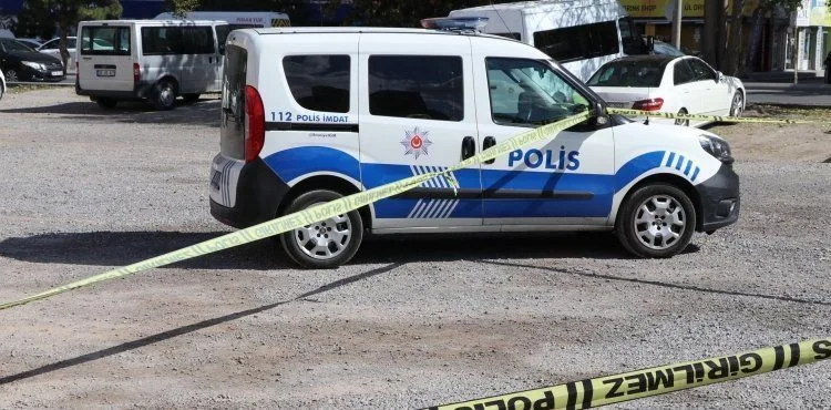 Eski belediye başkanı, husumetlisini tabancayla yaraladı